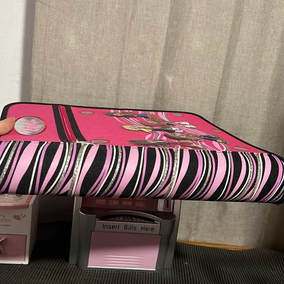 Bratz binder with cards #2 - Picture 11 of 11